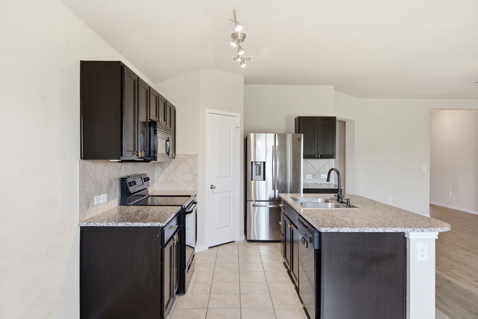 Building Photo - 5813 Roderick Dr