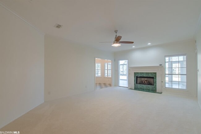 Building Photo - 117 Club Dr