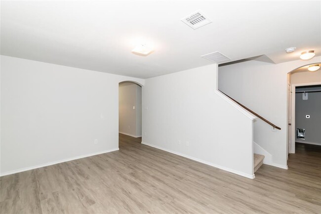 Building Photo - 8602 Middleton Oaks Cir