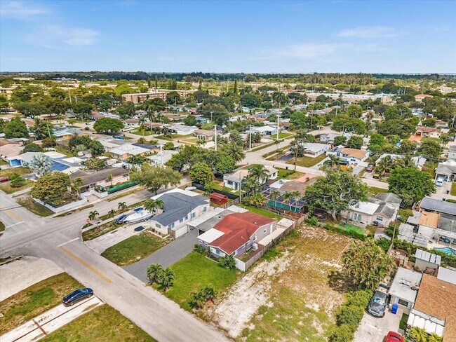 Building Photo - 6661 Meade St
