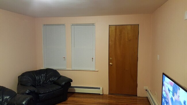 Building Photo - 9 Hall St