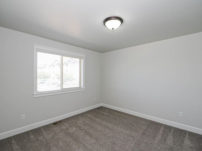 Building Photo - 1239 SilverCrest Dr