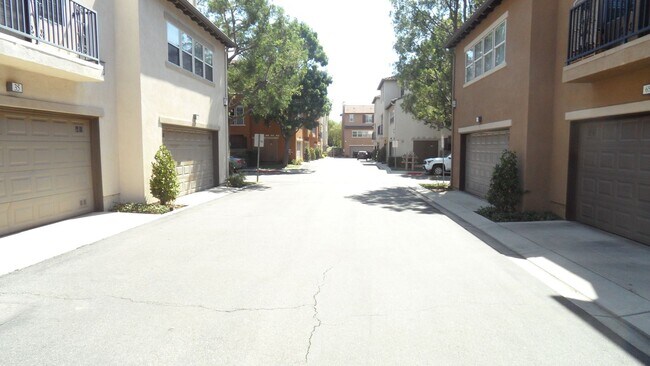 Building Photo - 33 Bonsall