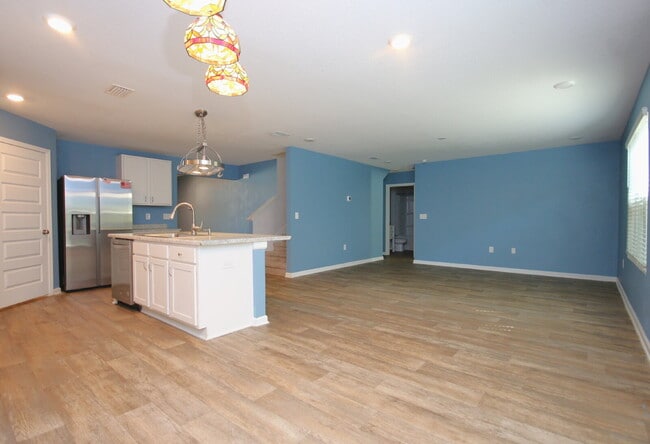 Building Photo - Spacious 5-Bedroom Home Near NAS with Move...