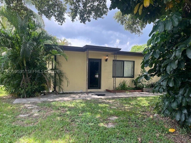 Building Photo - 4605 SW 65th Ave