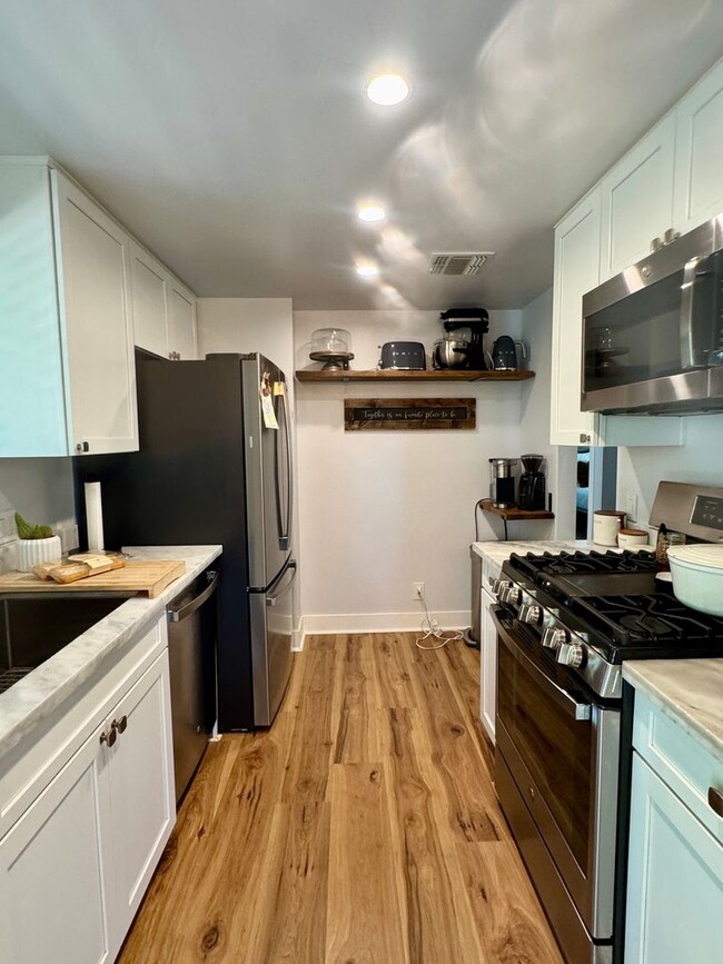Building Photo - Beautiful Home Available in Pollock Pines!