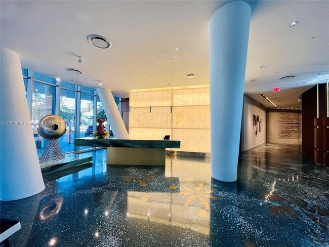 Building Photo - 1 Collins Ave