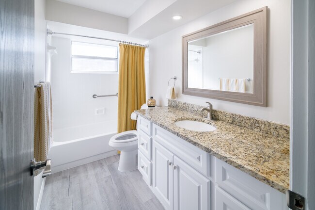 Building Photo - 6443 Lomand Ave