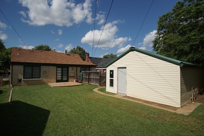 Building Photo - 2304 NW 28th St