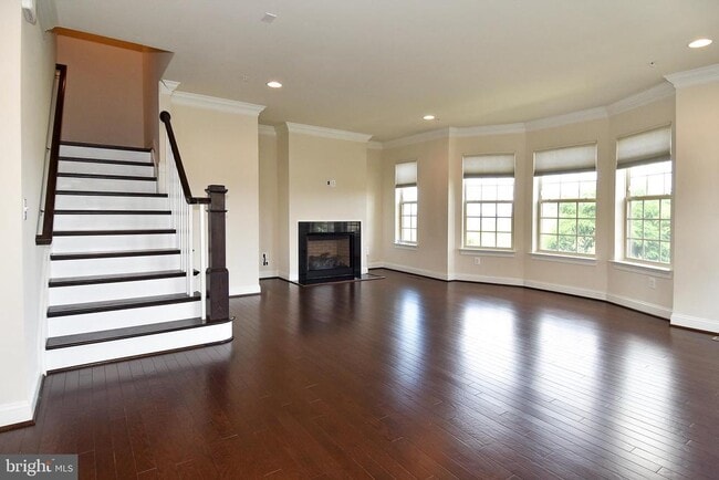 Building Photo - 810 Fair Winds Way