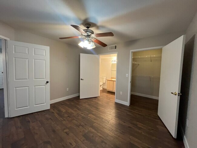Building Photo - 555 E Silverado Ranch Blvd