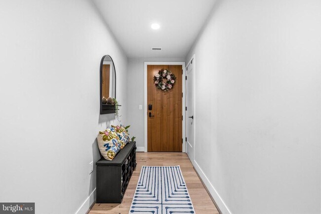 Building Photo - 1300 4th St SE