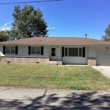 Building Photo - COMING SOON: CUTE 3 BEDROOM / 1 BATHROOM HOUSE IN LAMAR MO!! WITH CAR GARAGE!