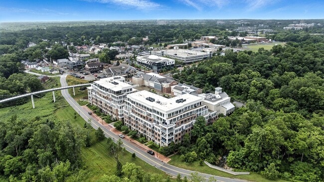 Building Photo - Luxury Condo in Dublin's Coveted Bridge Pa...