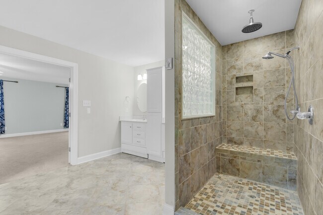 Building Photo - 1609 Lucerne Way