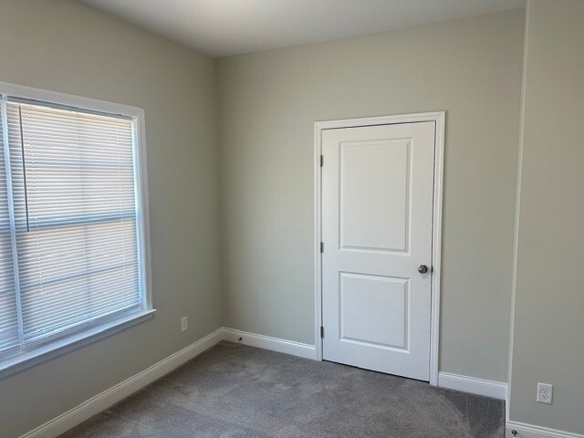 Building Photo - 436 NE Bellingham Dr
