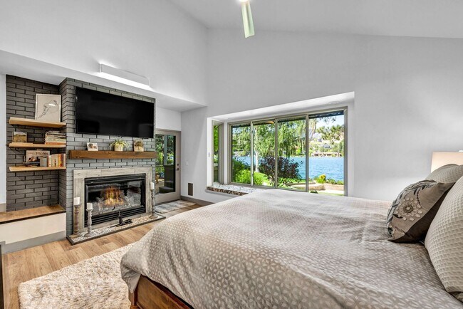 Building Photo - LAKEFRONT LUXURY ON LAKE STANLEY | FULLY FURNISHED + UTILITIES INCLUDED IN GUARDED LAKERIDGE SHORES