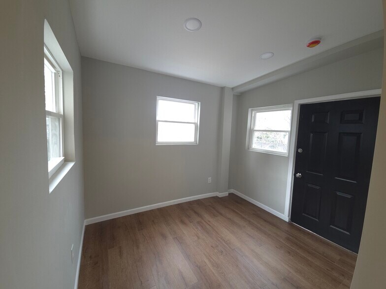 Building Photo - 2732 Reisterstown Rd