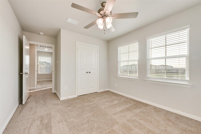 Building Photo - 1440 Twin Frks Dr