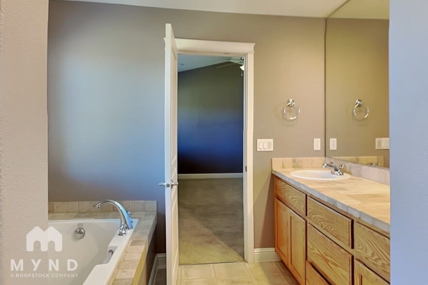 Building Photo - 18002 NE 37th St