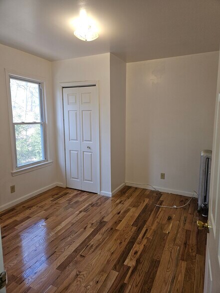 Building Photo - 68 Llewellyn Ave