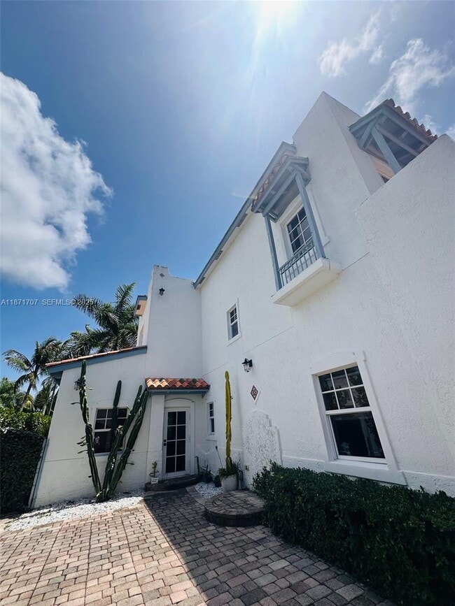 Building Photo - 375 Plymouth Rd