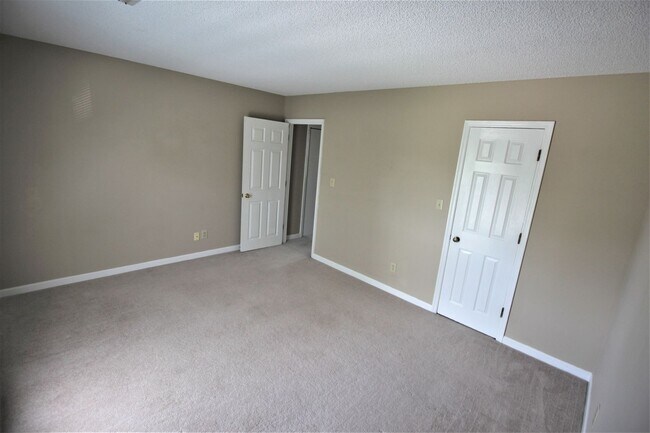Building Photo - Move In Special: 1/2 Off 1st Month's Rent!