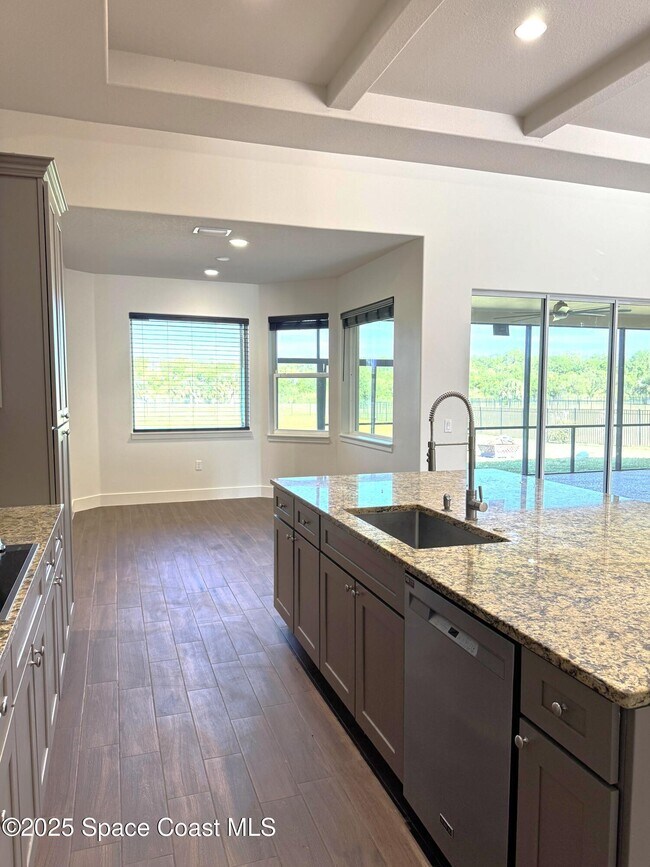 Building Photo - 7258 Preserve Pointe Dr