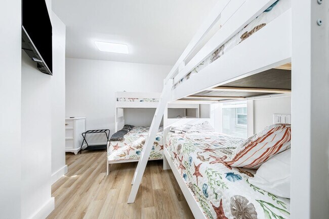 Building Photo - 238 Oleander Dr