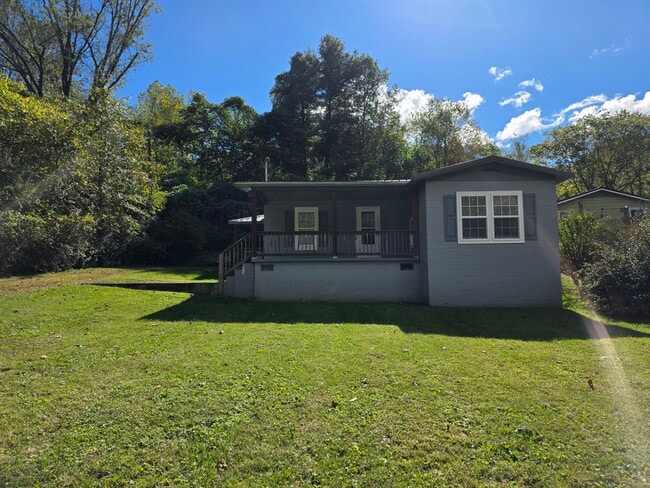 Primary Photo - 1404 Cumberland Ave W