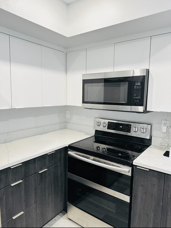 Building Photo - 2400 Feather Sound Dr