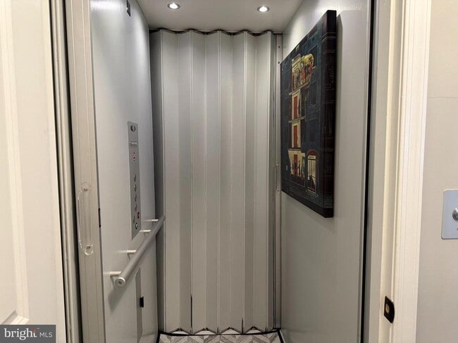 Building Photo - 7548 Morris St