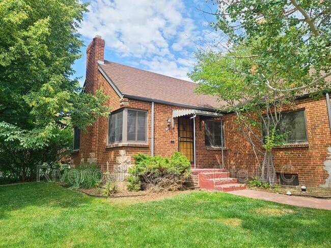 Building Photo - 1424 N Locust St