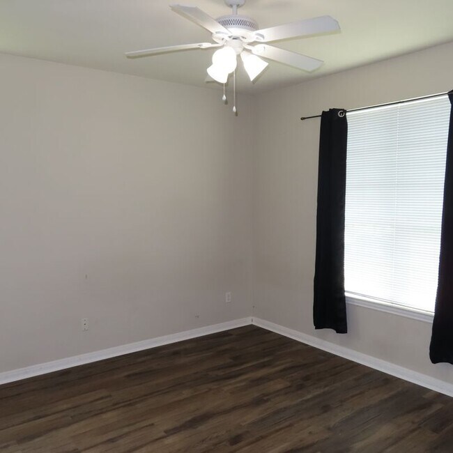 Building Photo - 4107 McFarland Dr