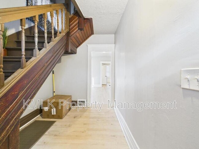 Building Photo - 635 Hazel St