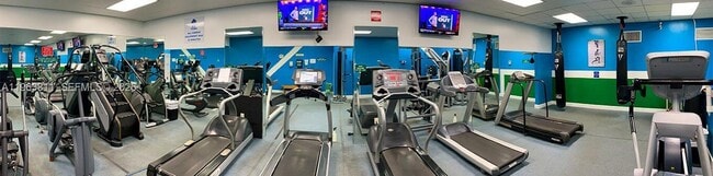 Building Photo - 2553 NW 42nd Ave