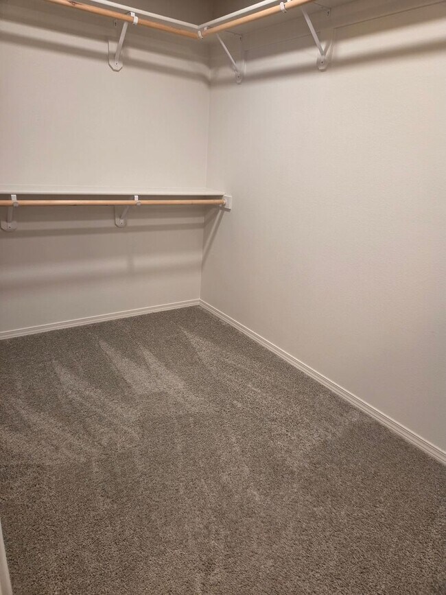 Building Photo - 2-story 3 bed 2.5 bath with garage