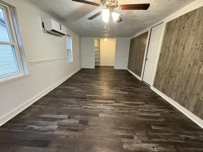 Building Photo - 829 N Lynn St