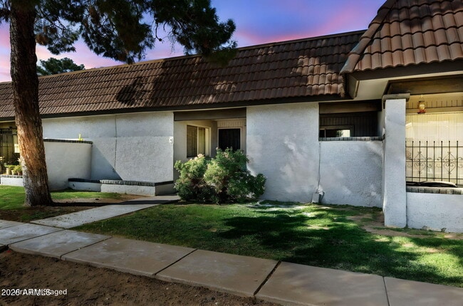 Building Photo - 9001 W Elm St