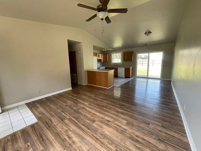 Building Photo - 3 Bed 2 Bath House For Rent in Winfield, MO