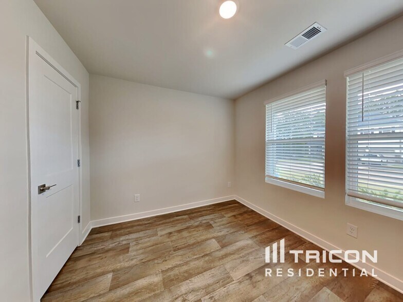 Building Photo - 742 Great Oak Pl