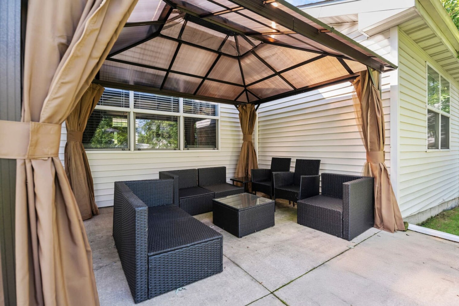 Building Photo - 784 Long Island Cir