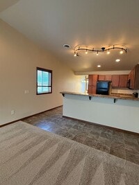 Building Photo - Beautiful 2 Bedroom/2 Bathroom Apartment