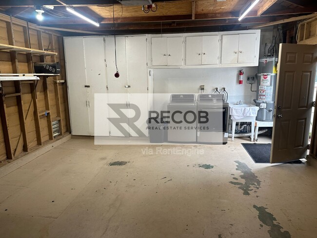 Building Photo - 4859 Campanile Dr