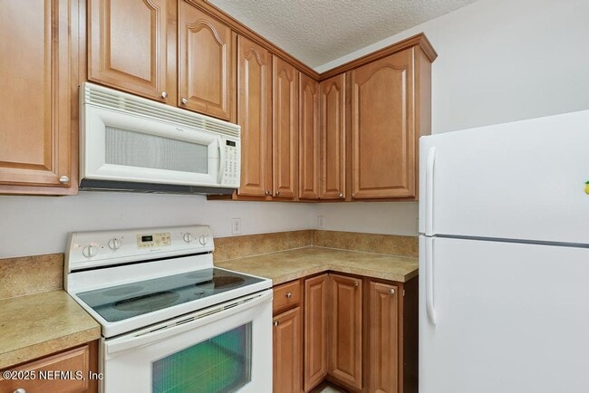 Building Photo - 7202 Deerfoot Cir