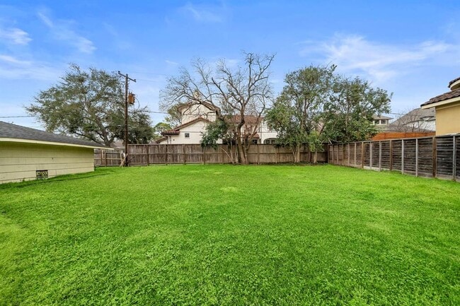 Building Photo - 4802 Braesvalley Dr