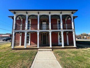 Building Photo - 301 N Main St