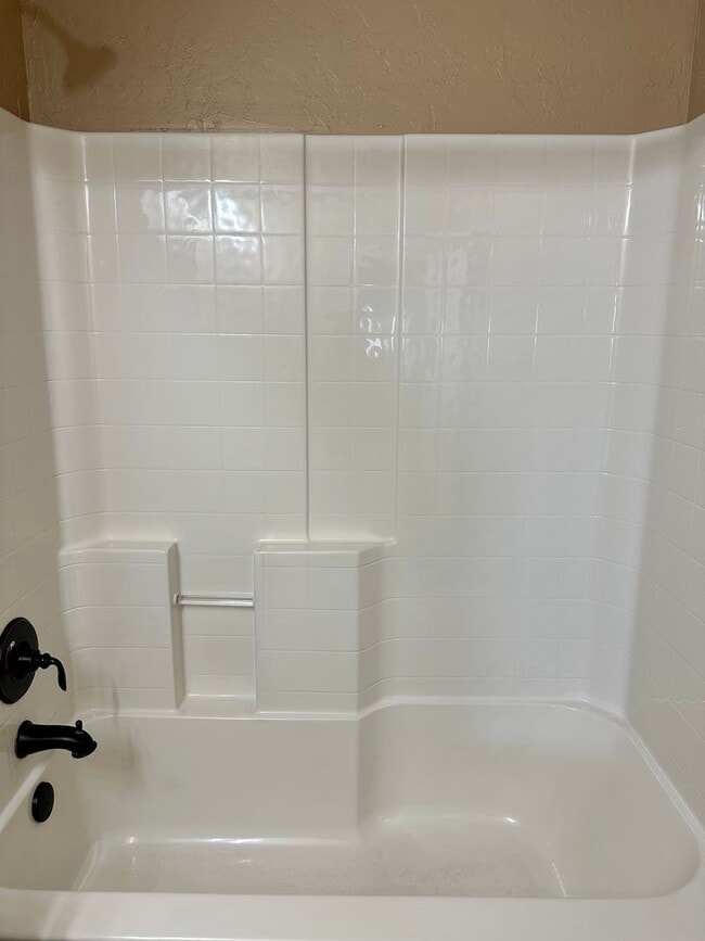 Building Photo - Beautiful home located in the Waterstone area! NO PETS!