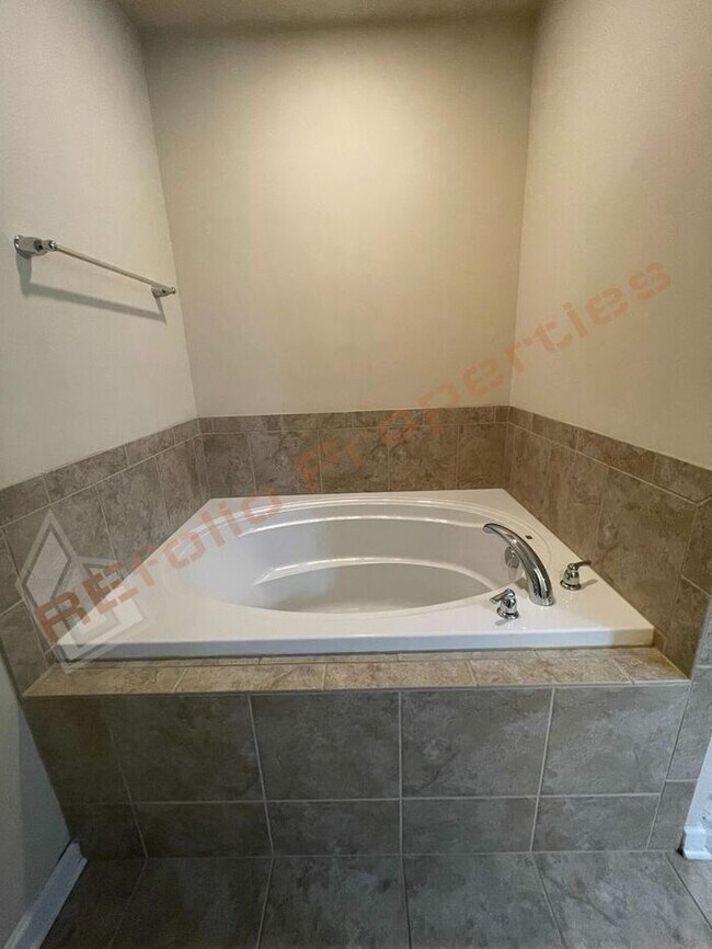 Building Photo - Beautiful 3-bedroom, 2.5-bath townhome