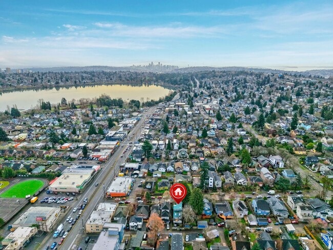 Building Photo - Amazing Custom Home